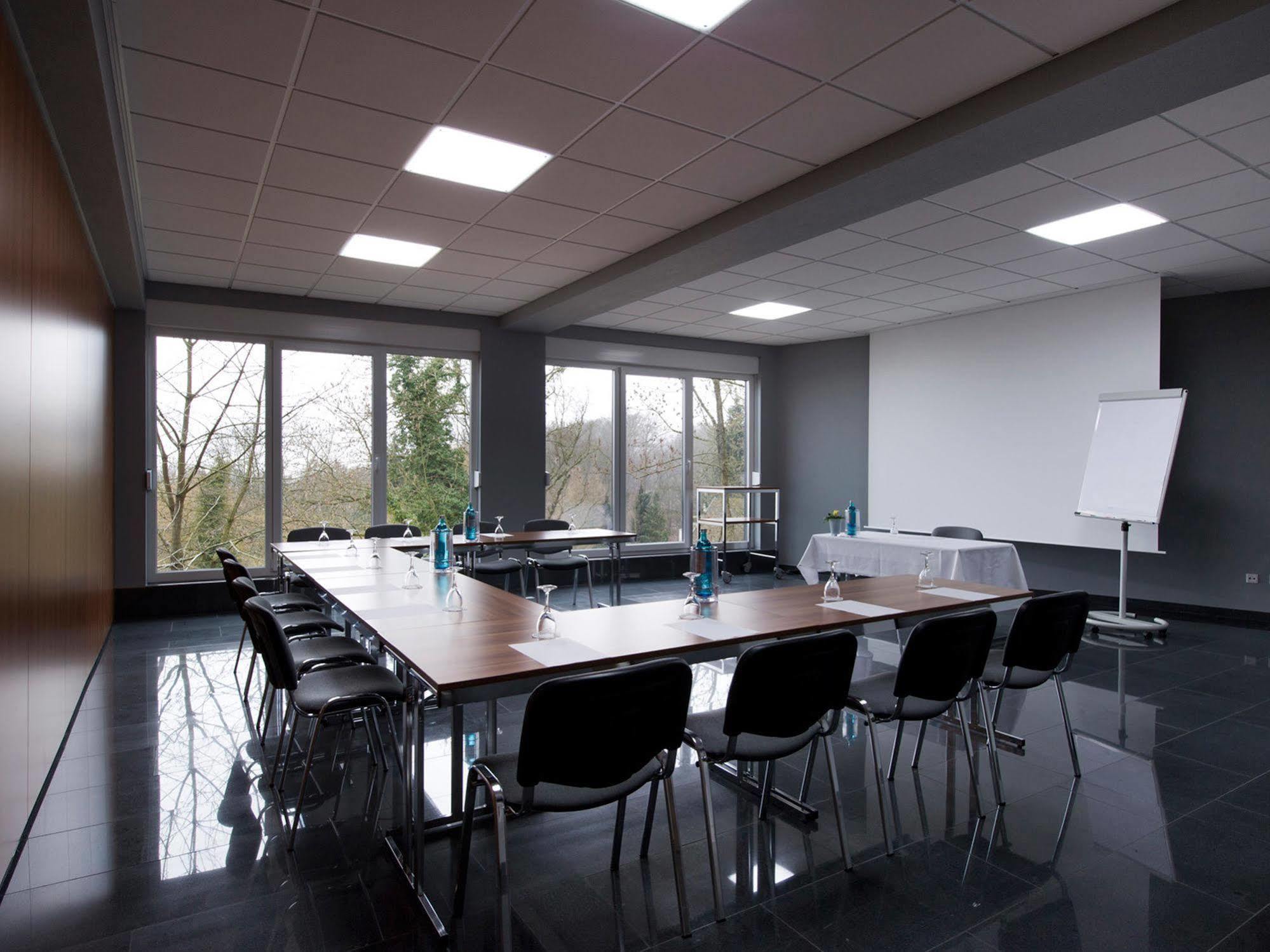 Design-Konferenzhotel & Restaurant Steinernes Schweinchen Kassel Exterior foto